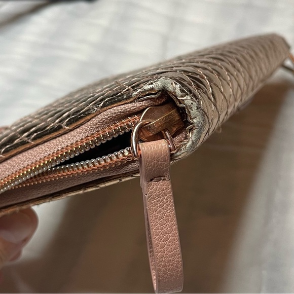 Vera Bradley Rose Gold Wristlet Wallet - Picture 5 of 6